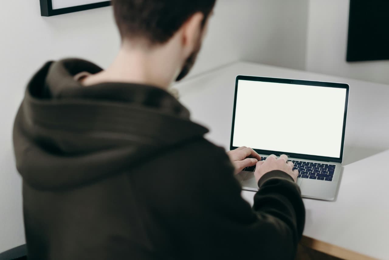 Improving Workplace Safety Communication With Real-Time Alerts