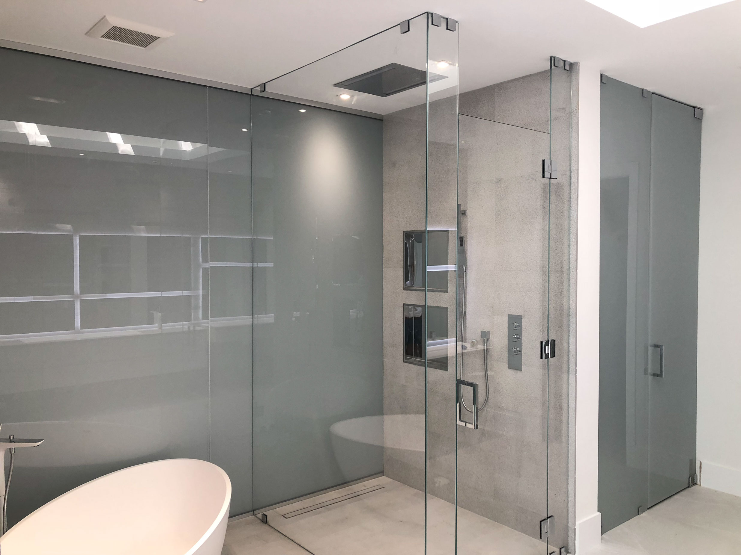 Stylish Ways to Incorporate a Black Shower Screen in Your Home