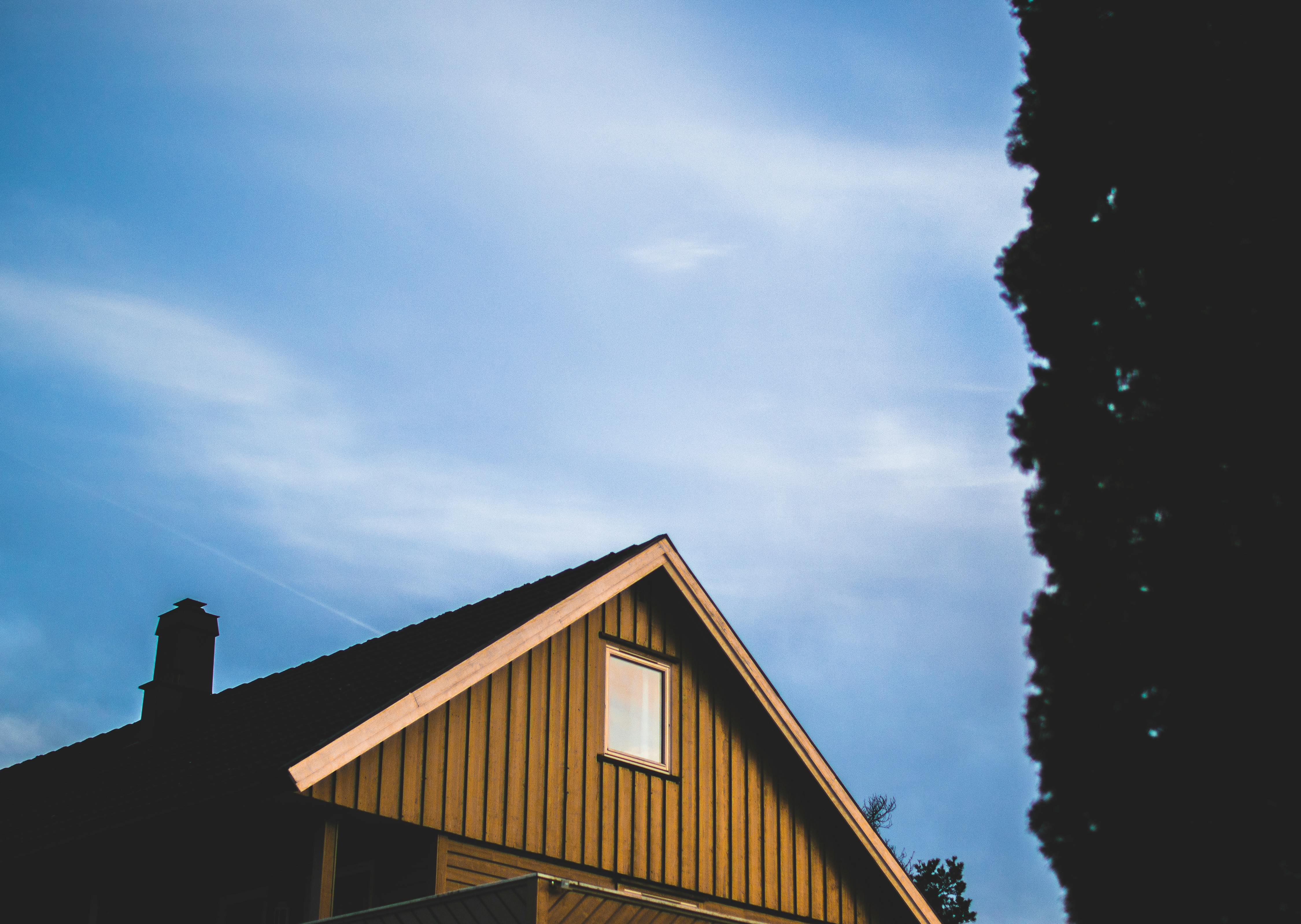 Standing Seam Metal Roof for Residential Roofing Projects