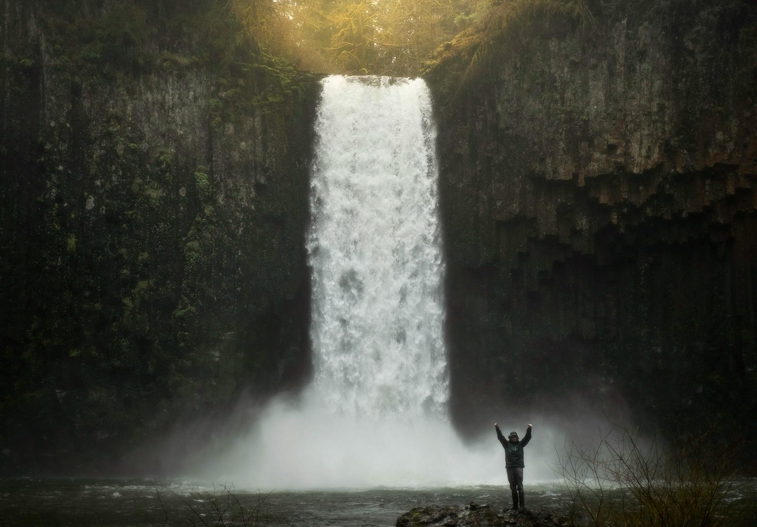 Multnomah Falls Columbia River Gorge Oregon USA: Avoid Parking and Permits